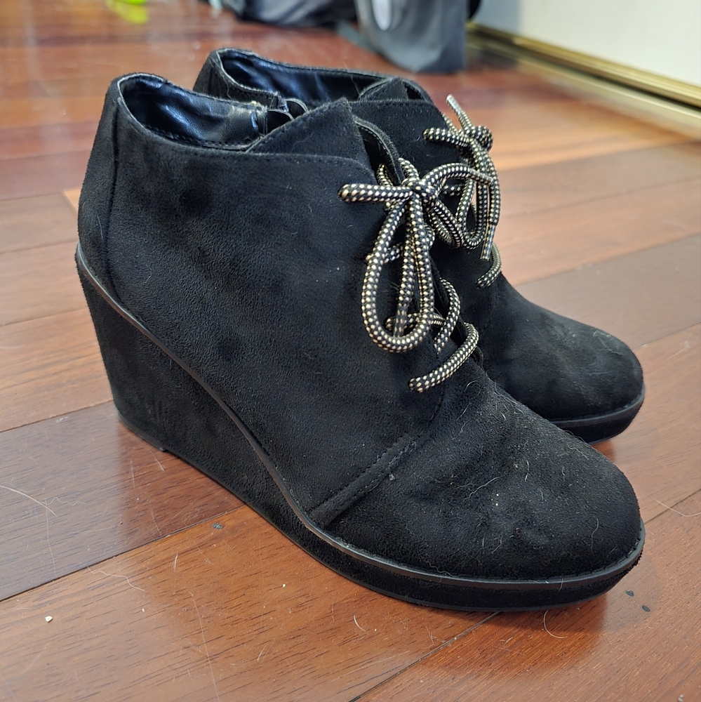 Suede Wedge Ankle Booties | CARLOS SANTANA